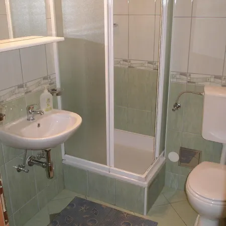 Znjan Guest house 3*
