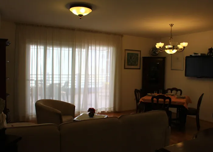 Znjan Πανσιόν Σπλιτ